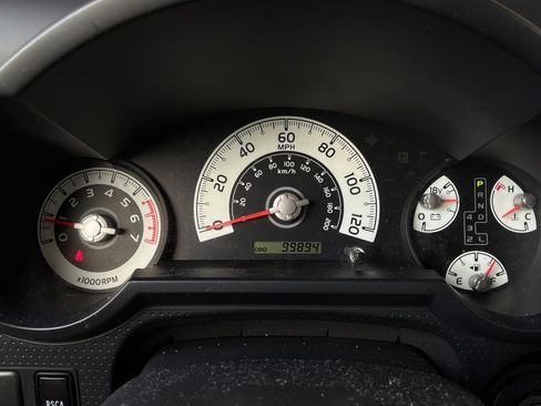 Used 2013 Toyota FJ Cruiser 4WD image 32