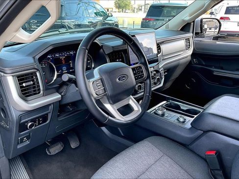 Used 2024 Ford Expedition XLT AWD/4WD image 17