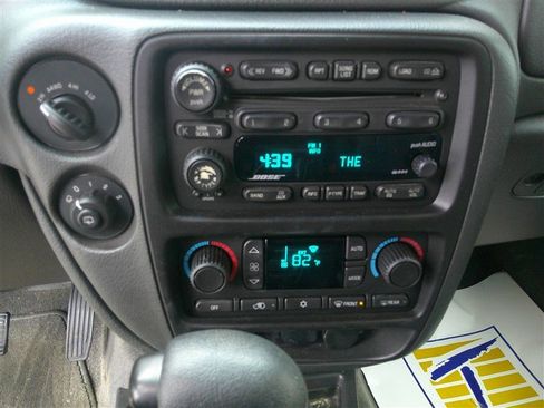 Used 2004 Chevrolet TrailBlazer 4WD w/ LT Preferred Equipment Group image 12