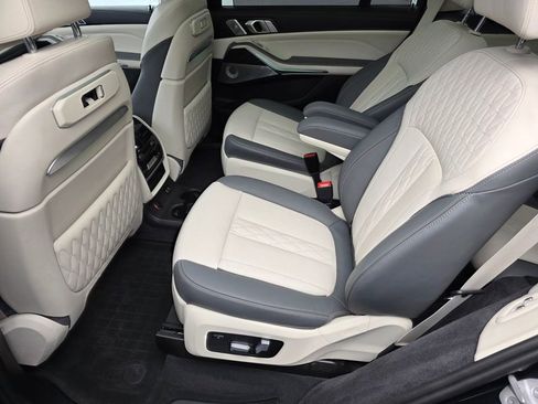 Used 2024 BMW X7 xDrive40i w/ M Sport Package AWD/4WD image 14