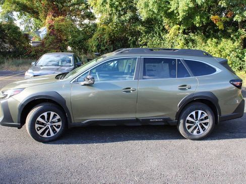 Used 2025 Subaru Outback Premium image 6