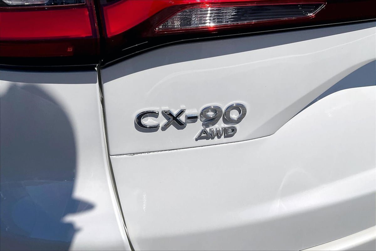 Used 2024 MAZDA CX-90 Plug-In Hybrid w/ Preferred AWD/4WD image 7