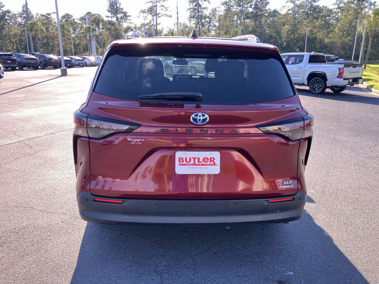 Used 2023 Toyota Sienna XLE FWD image 4