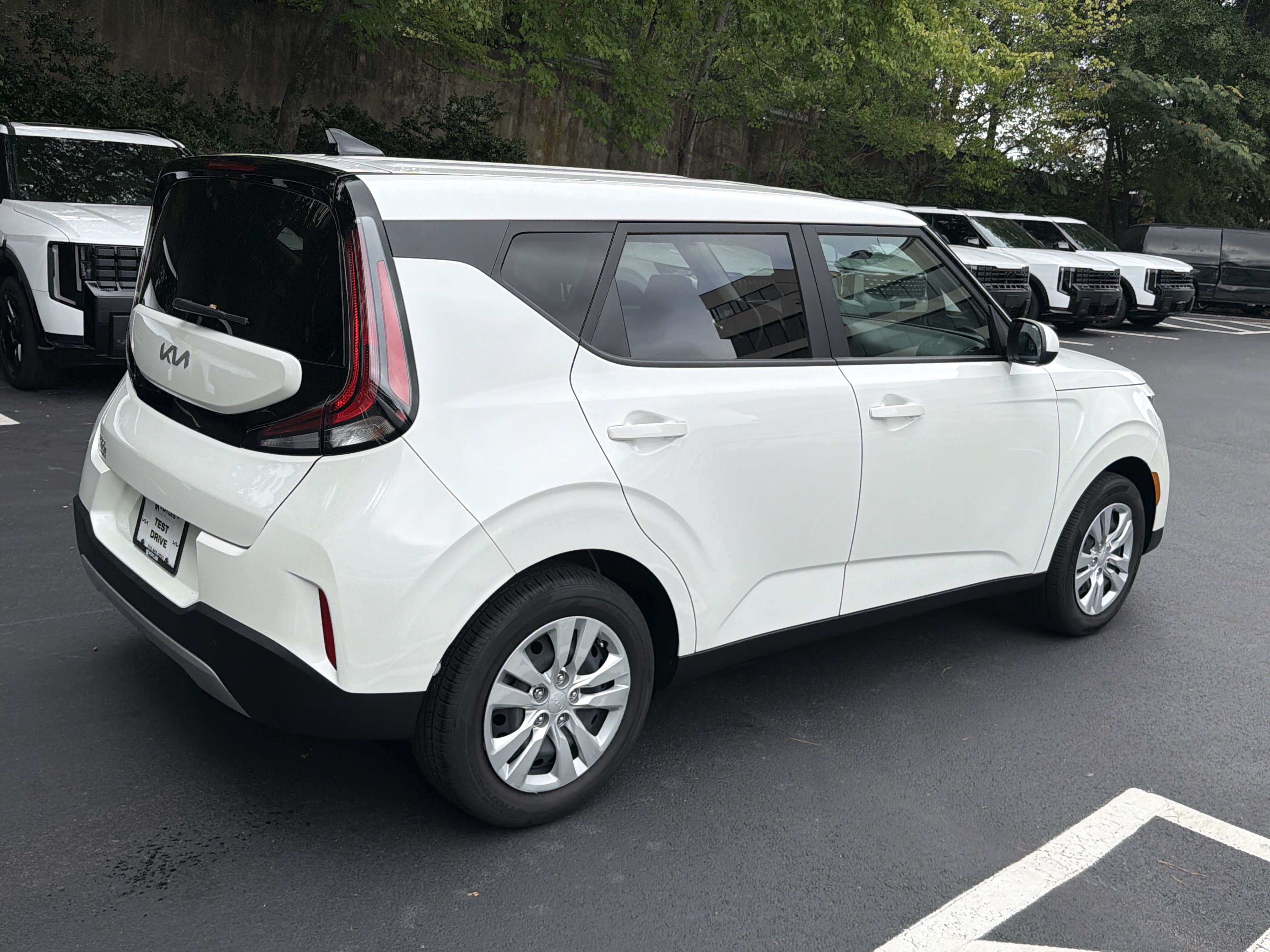 Used 2025 Kia Soul LX FWD image 7