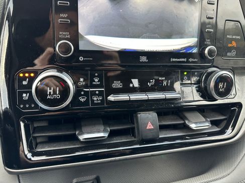 Used 2021 Toyota Highlander Limited image 20