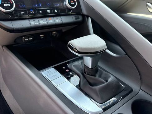Used 2023 Hyundai Elantra SEL FWD image 8