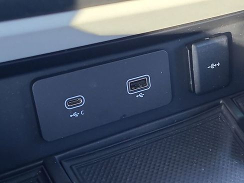 Used 2022 Land Rover Defender 110 image 28