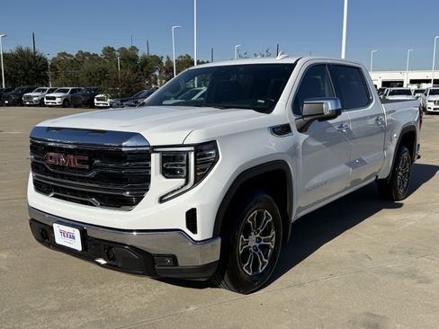 Used 2024 GMC Sierra 1500 SLT image 9