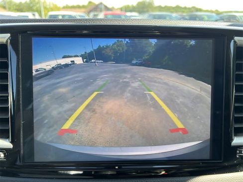 Used 2024 Chrysler Pacifica Touring-L image 38