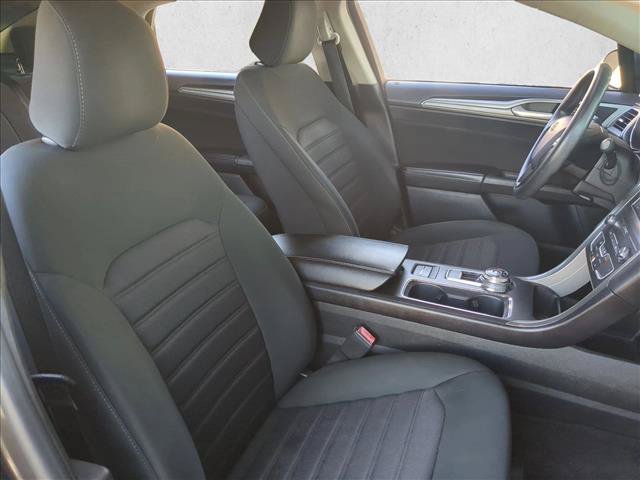 Used 2020 Ford Fusion SE FWD image 20