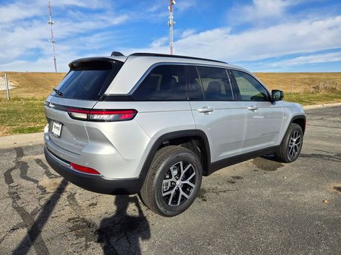 New 2025 Jeep Grand Cherokee Limited image 3