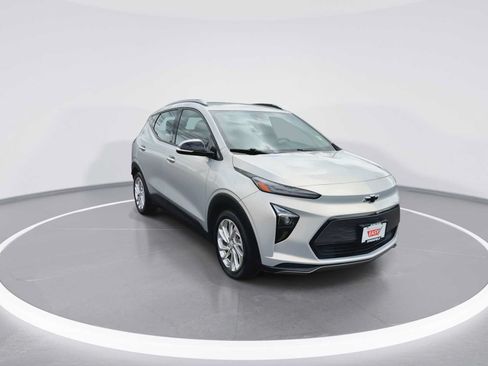 Used 2023 Chevrolet Bolt EUV LT w/ Driver Confidence Package FWD image 2