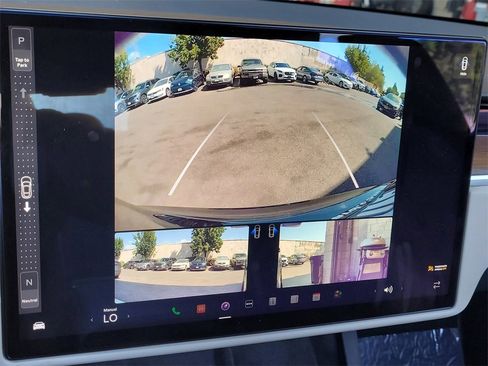 Used 2022 Tesla Model S image 18