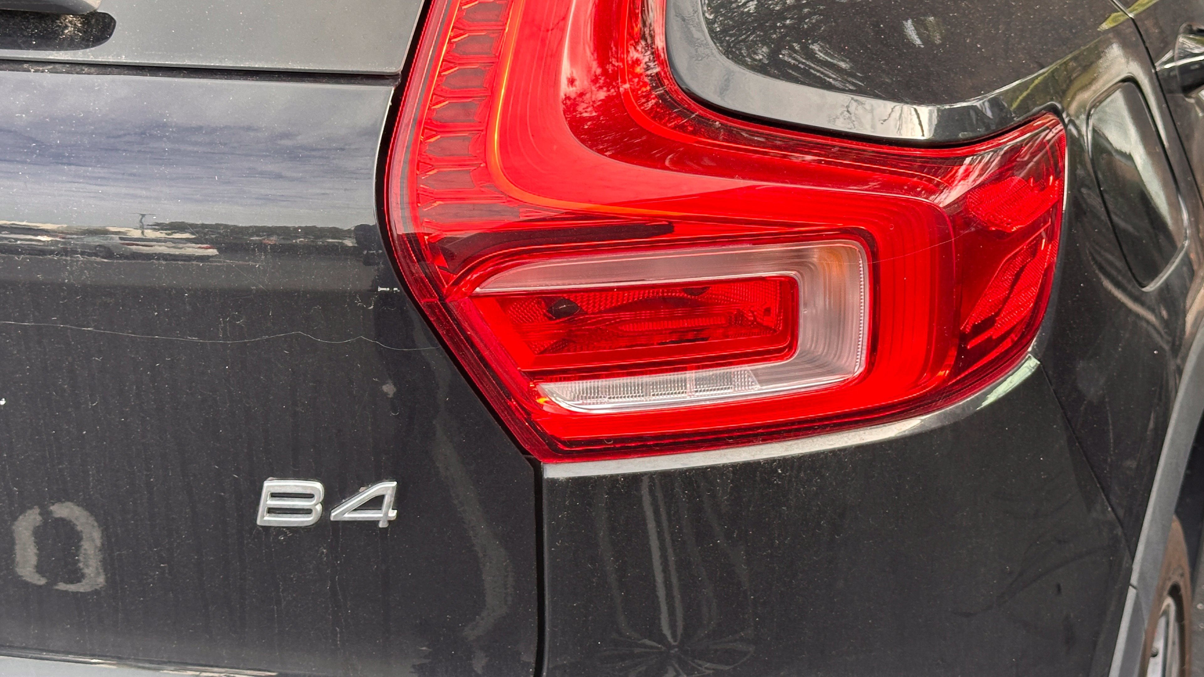 Used 2023 Volvo XC40 B4 Plus w/ Protection Package Premier FWD image 17
