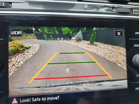 Certified 2024 Volkswagen Tiguan SE image 36