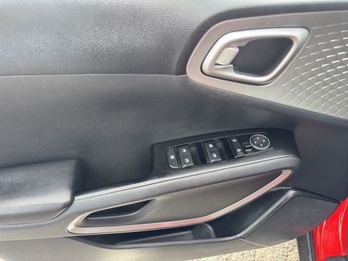 Used 2020 Kia Soul LX FWD image 17
