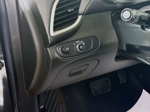 Used 2017 Chevrolet Trax LT w/ LT Convenience Package AWD/4WD image 12