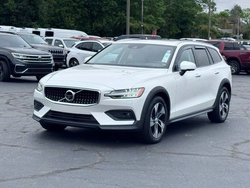 Used 2022 Volvo V60 T5 Cross Country AWD/4WD image 37