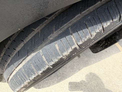 Used 2018 Nissan Kicks SV FWD image 38