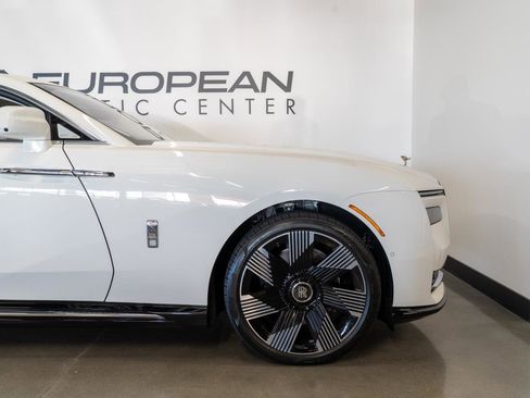 Used 2026 Rolls-Royce Spectre image 27