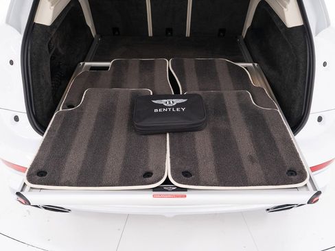 Certified 2023 Bentley Bentayga Extended Wheelbase AWD/4WD image 46