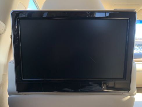 Used 2020 Lexus LX 570 4WD w/ 3rd Row & Luxury Pkg image 29