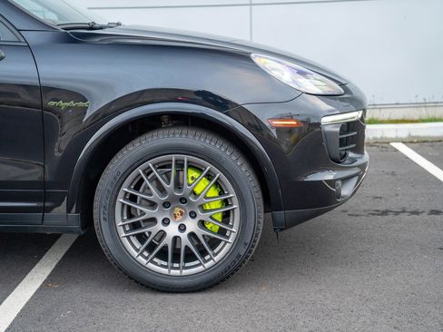 Used 2018 Porsche Cayenne S image 9