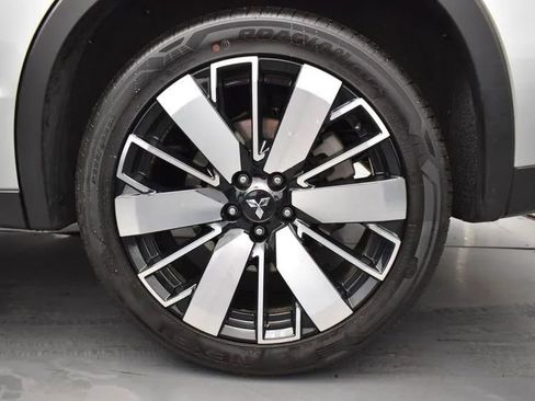 Used 2025 Mitsubishi Outlander SE image 37