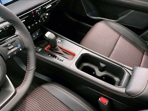 New 2025 Nissan Kicks SR w/ SR Premium Package FWD image 8