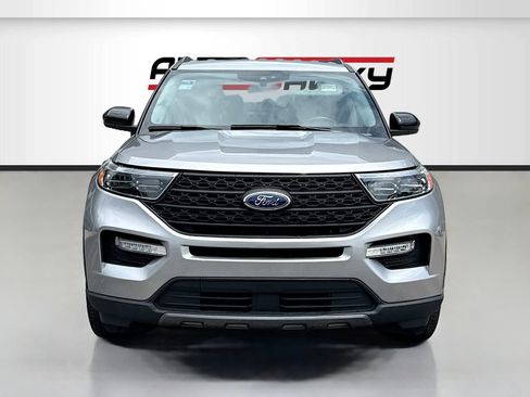 Used 2022 Ford Explorer XLT w/ Equipment Group 202A RWD image 2