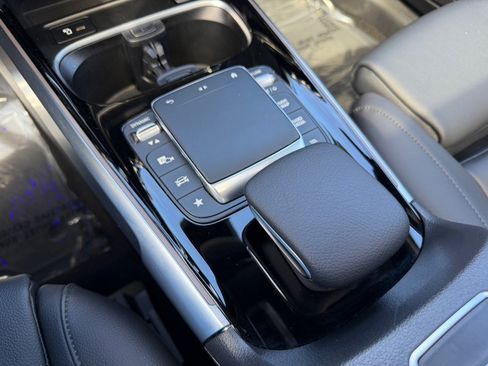 Used 2023 Mercedes-Benz EQB 300 4MATIC image 29