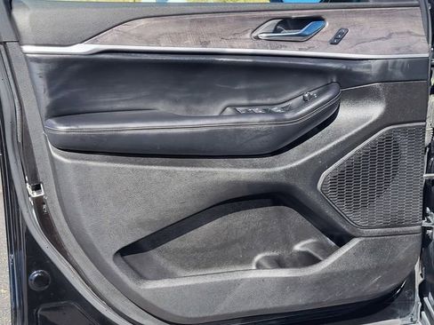 Certified 2024 Jeep Grand Cherokee L Limited w/ Luxury Tech Group II image 22