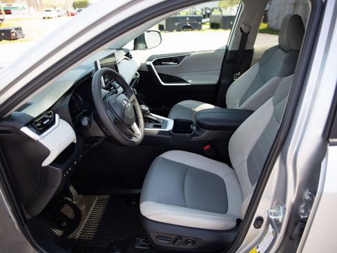 Used 2023 Toyota RAV4 XLE Premium image 2