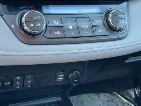 Used 2014 Toyota RAV4 Limited image 24