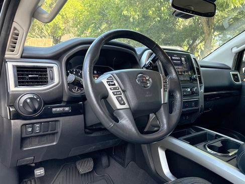 Used 2021 Nissan Titan SV w/ SV Convenience Package AWD/4WD image 4