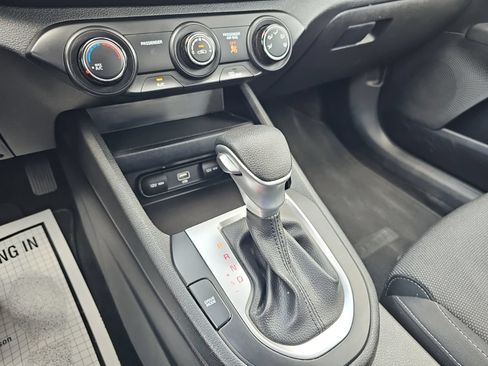 Used 2022 Kia Forte LXS w/ LXS Technology Package FWD image 19