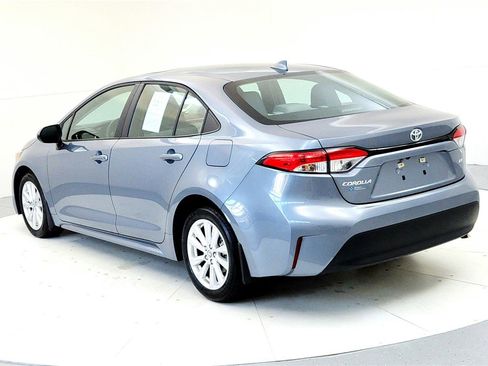 Used 2023 Toyota Corolla LE image 4