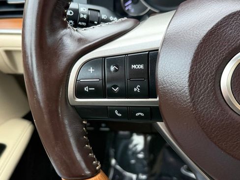 Used 2017 Lexus ES 300h w/ Luxury Package FWD image 26
