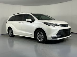 Used 2021 Toyota Sienna XLE video 1