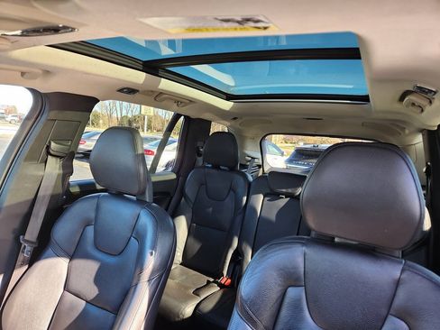 Used 2017 Volvo XC90 T6 Momentum w/ Vision Package AWD/4WD image 9