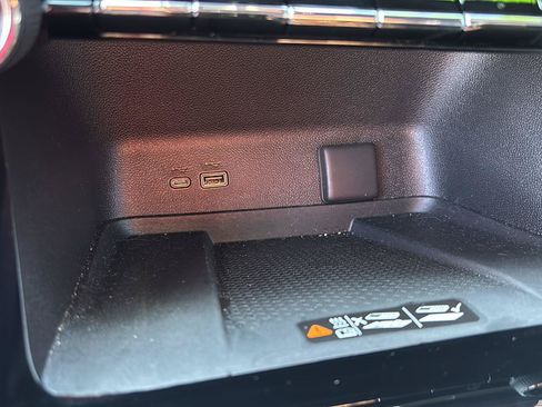 Used 2025 Chevrolet Traverse RS w/ LPO, Floor Liner Package FWD image 18