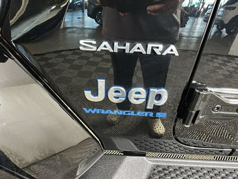 Used 2023 Jeep Wrangler Unlimited Sahara AWD/4WD image 9