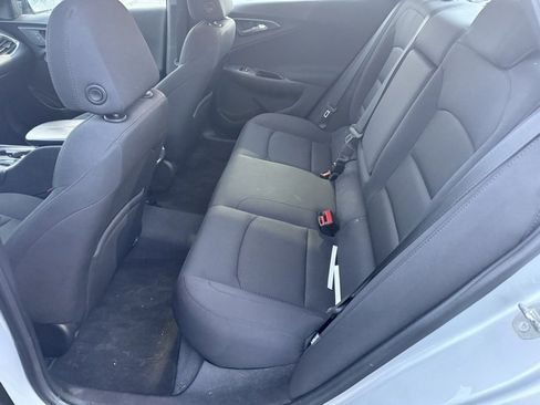 Used 2016 Chevrolet Malibu LT image 8