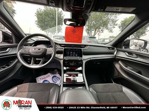 Used 2023 Jeep Grand Cherokee Altitude AWD/4WD image 16