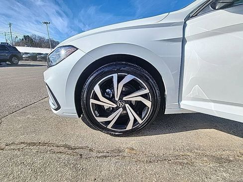 Certified 2025 Volkswagen Jetta SEL image 24