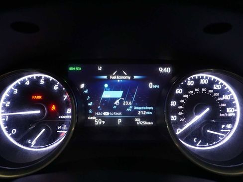 Used 2019 Toyota Camry XLE image 25