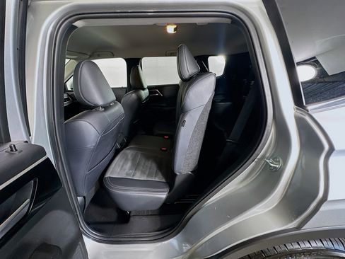 Used 2024 Mitsubishi Outlander SE image 28