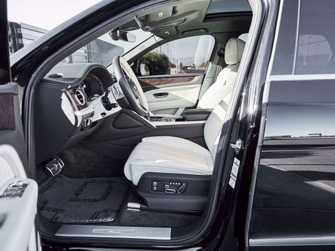 Used 2023 Bentley Bentayga Extended Wheelbase AWD/4WD image 30