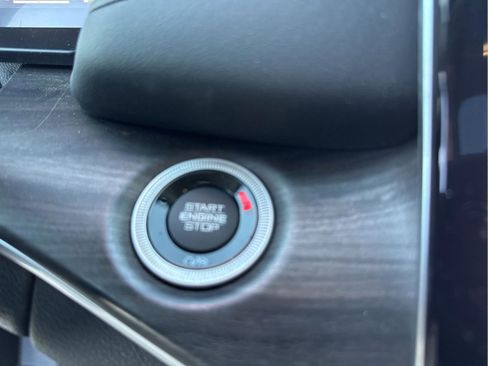 Used 2024 Jeep Grand Cherokee Limited w/ Black Appearance Package image 24