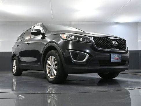Used 2017 Kia Sorento LX w/ LX Convenience Package AWD/4WD image 50
